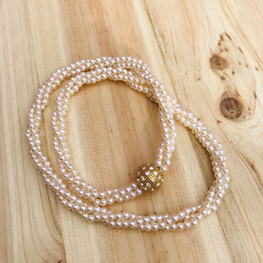 5 for $25 🎁 Faux Pearl Necklace Magnetic Clasp